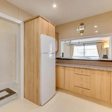 Beachside Puerto Banus Luxury Aprt3 *