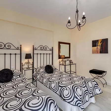 Beachside Puerto Banus Luxury Aprt3 Marbella